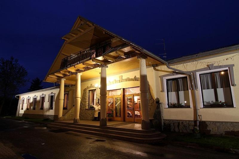 Restauracja Noclegi Ruczaj Nowy Targ Eksteriør bilde